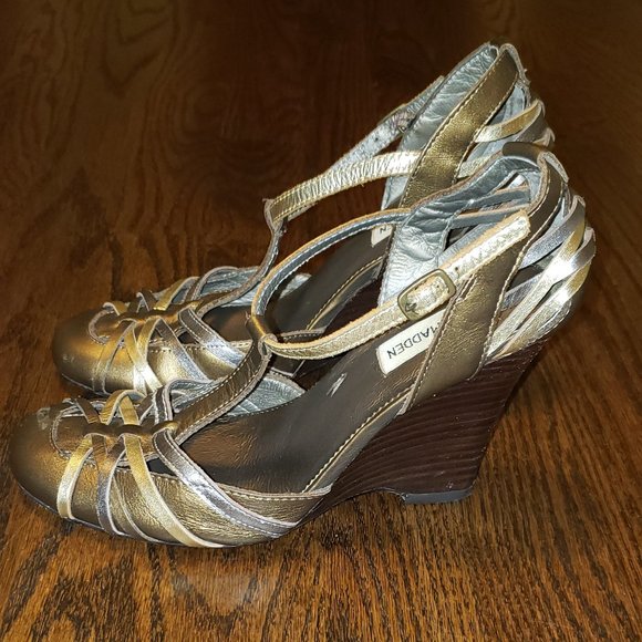 Metallic T-strap Heels - Picture 4 of 7